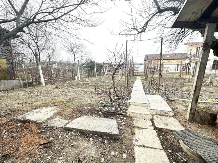 Casă individuală cu 4 camere cu Canalizare în Dorobanților