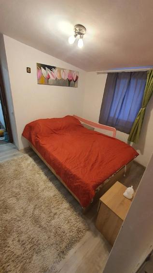 Apartament cu 3 camere decomandat în Est