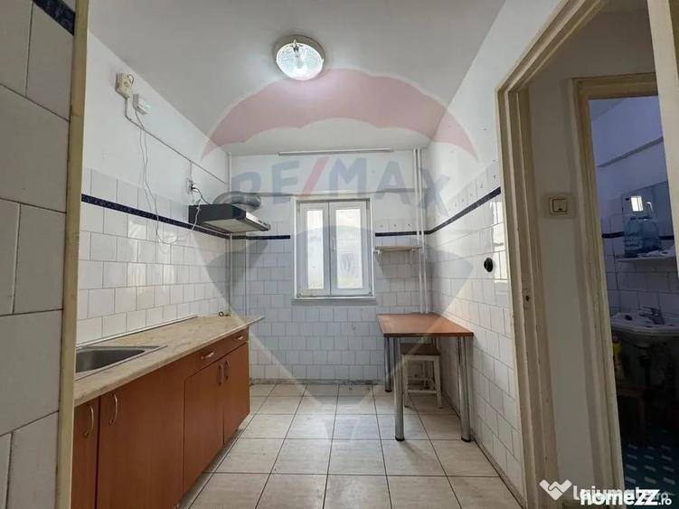 Apartament cu 3 camere decomandat în Valea Ialomiței