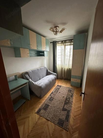 Apartament cu 3 camere semidecomandat în Alexandru cel Bun