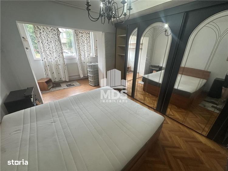 Apartament cu 4 camere decomandat în Lipovei