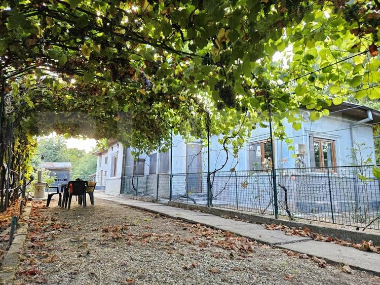 Casă individuală cu 5 camere cu Teren 1000 Mp în Odobești