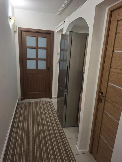 Apartament cu 3 camere semidecomandat în Alexandru cel Bun