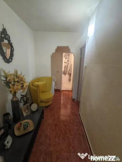 Apartament cu 3 camere decomandat în Casa de Cultură
