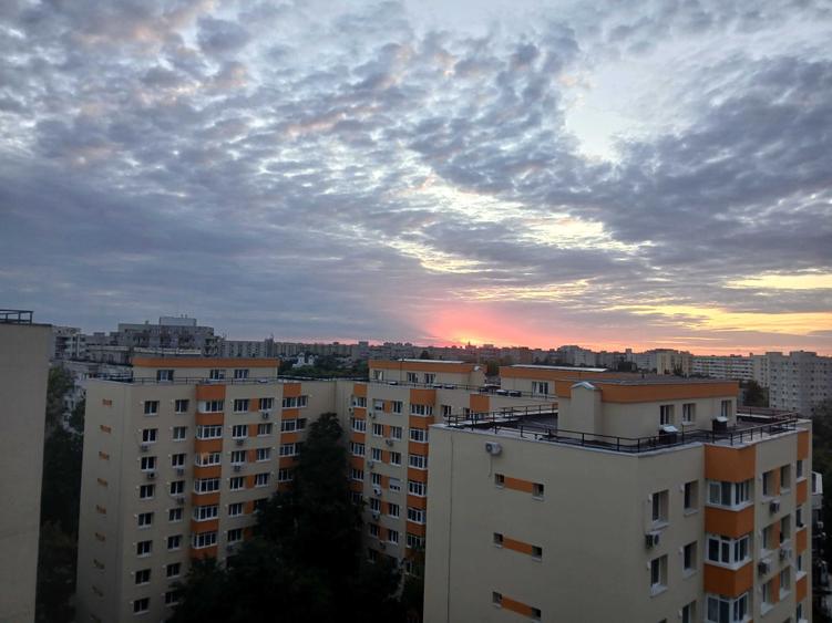 Garsonieră decomandată în Titan