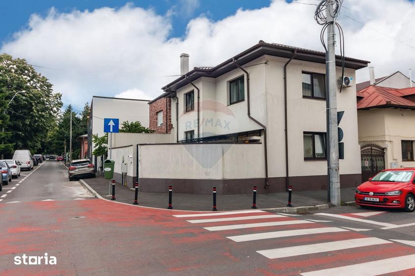 Casă cu 5 camere cu Teren 132 Mp în Grivița