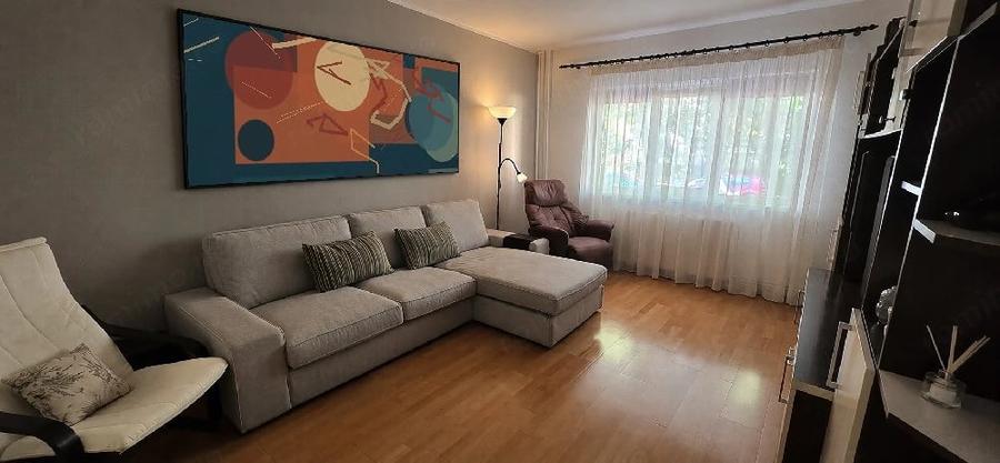 Apartament cu 3 camere decomandat în Energiei