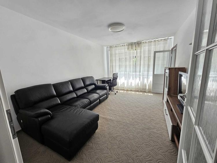 Apartament cu 2 camere decomandat în Universitate