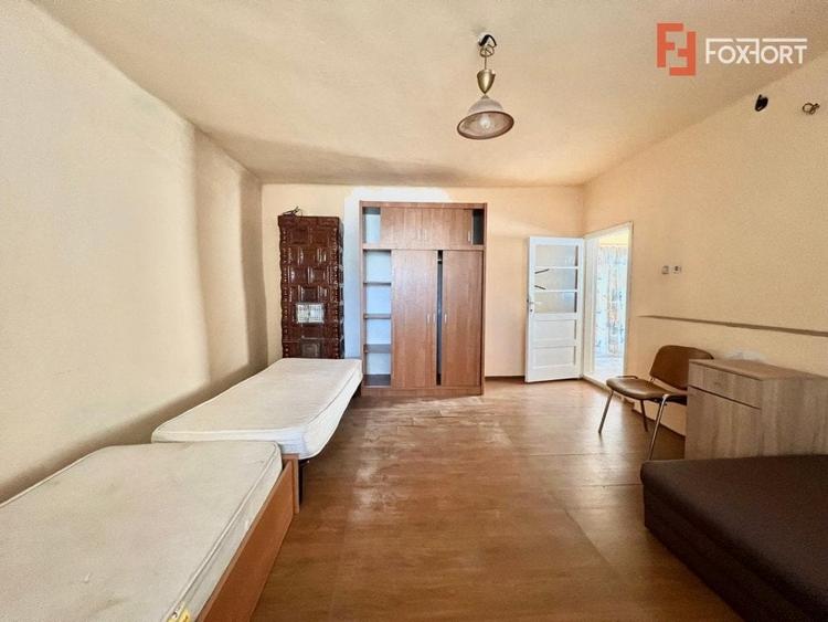 Casă individuală cu 6 camere cu Canalizare în Lipovei