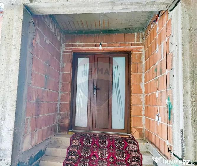 Casă cu 7 camere cu Teren 300 Mp în Central
