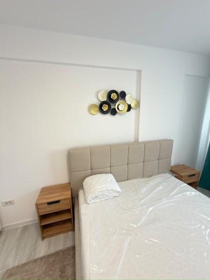 Apartament cu 2 camere semidecomandat, mobilat în Central