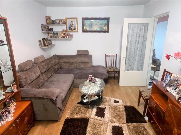 Apartament cu 4 camere decomandat în Burdujeni