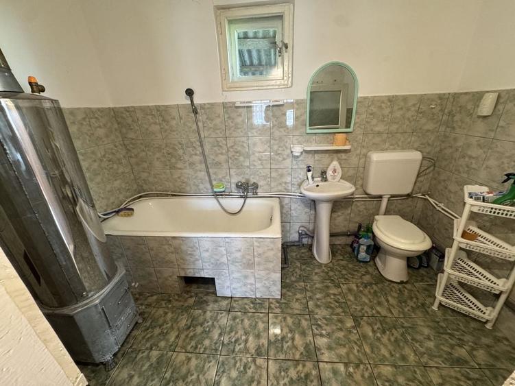 Casă cu 4 camere în Beznea