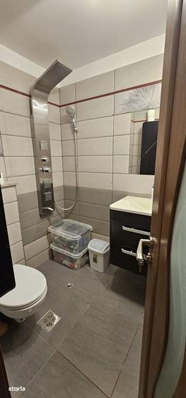 Apartament cu 4 camere decomandat în Răcădău