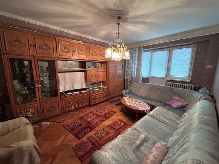 Apartament cu 3 camere decomandat în Plantelor
