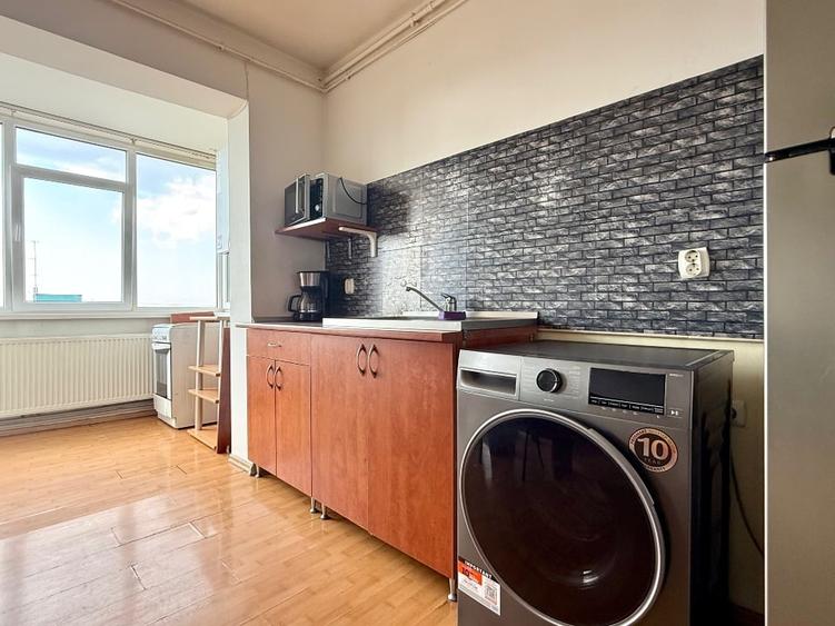 Apartament cu 3 camere decomandat, mobilat în Banu Manta