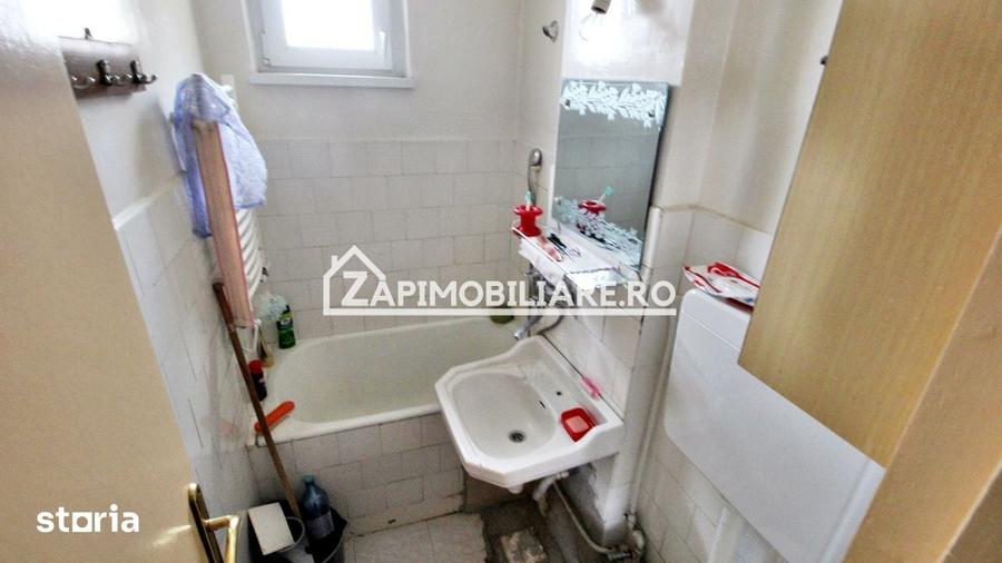 Apartament cu 3 camere decomandat în Libertății
