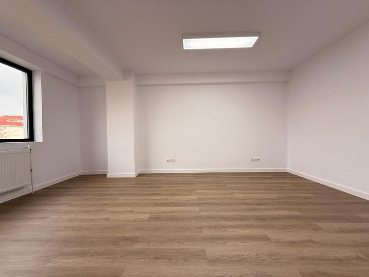 Birou, de 23 mp, în Central