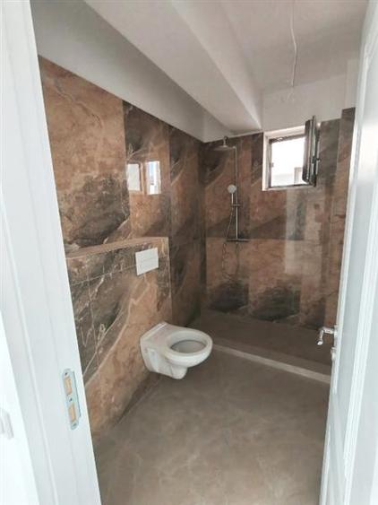 Casă cu 5 camere cu Canalizare în Central