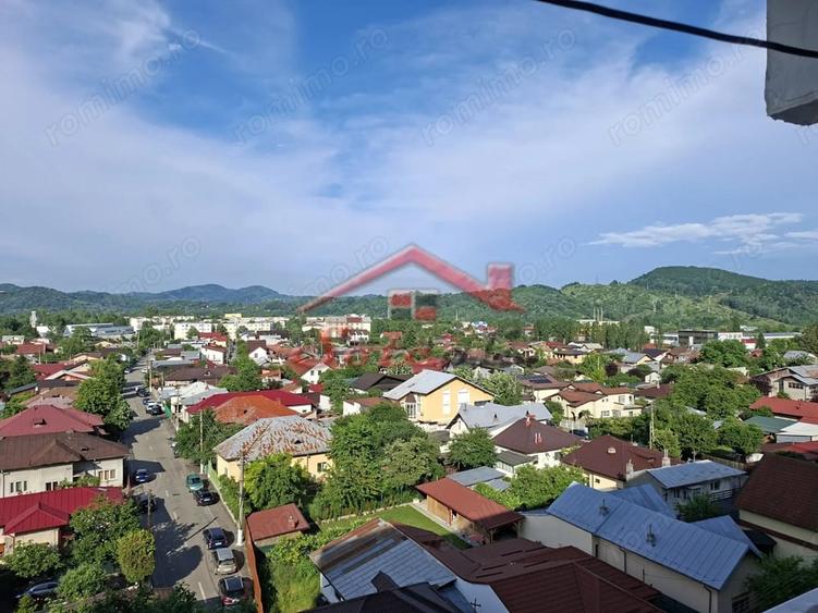 Apartament cu 3 camere decomandat în Cuza