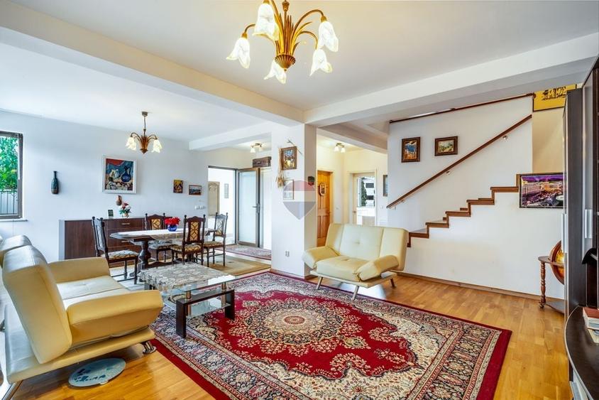 Duplex cu 5 camere cu Teren 512 Mp în Florești