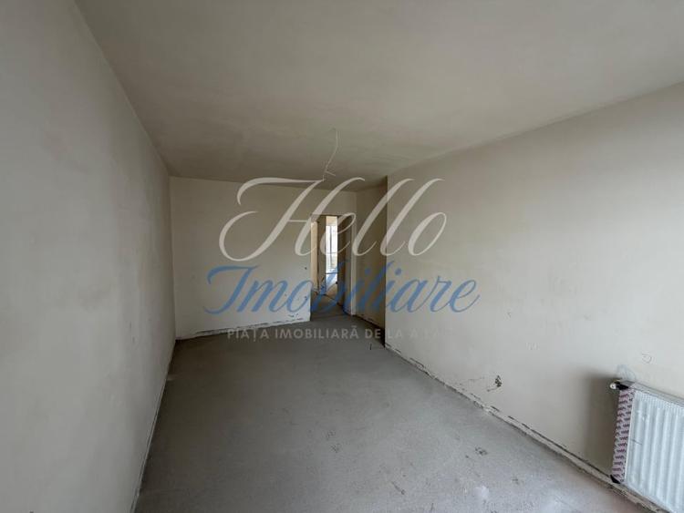 Apartament cu 3 camere semidecomandat în Florești