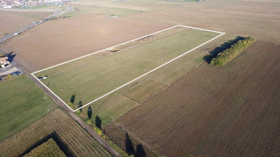 Teren Construcții intravilan de 37930 mp, în Periferie