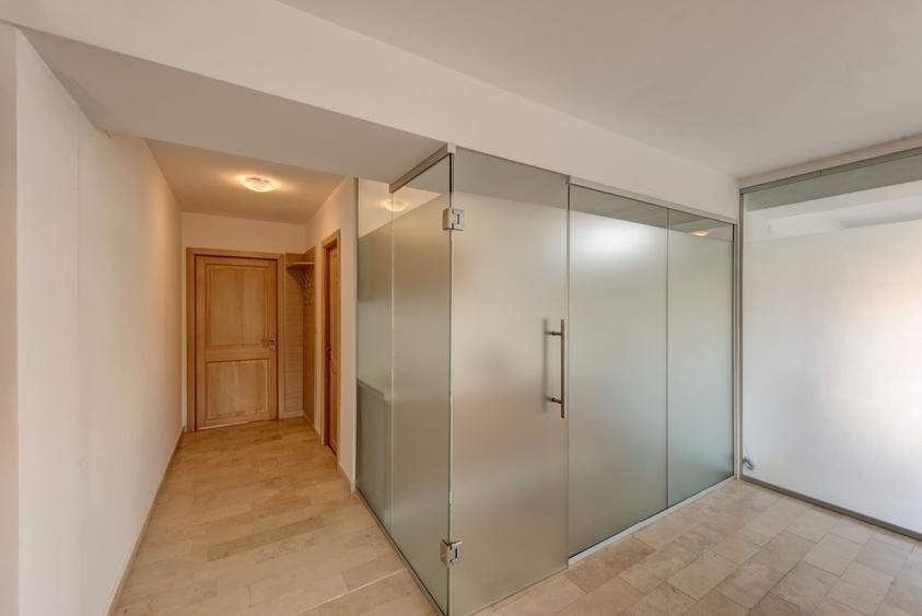 Apartament cu 3 camere decomandat, mobilat în Drumul Sării