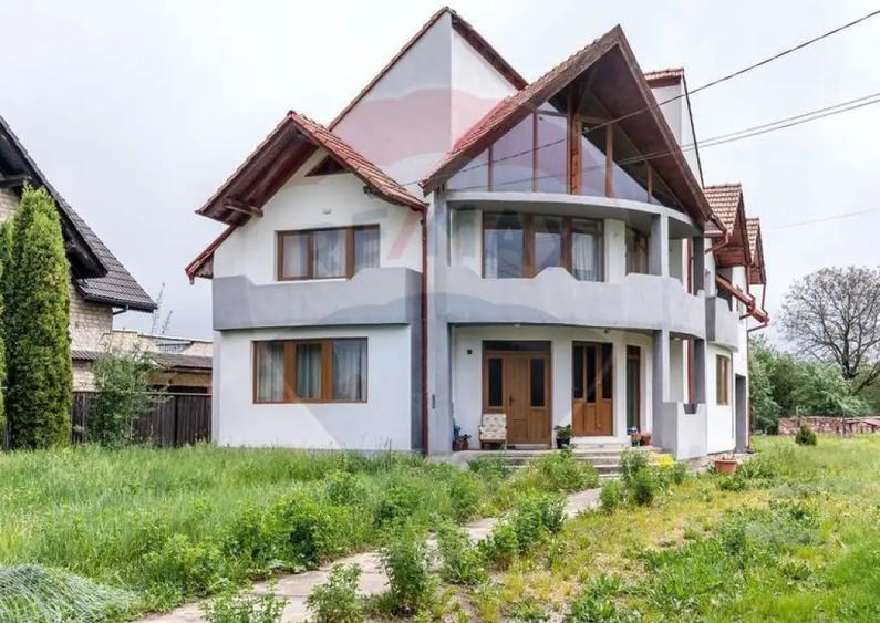 Casă cu 6 camere cu Teren 1007 Mp în Central