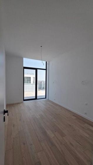 Apartament cu 4 camere decomandat în 13 Septembrie