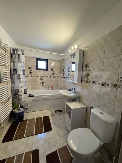 Casă individuală cu 6 camere cu Canalizare în Cristur
