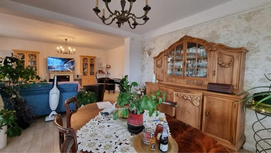 Casă cu 4 camere în Central