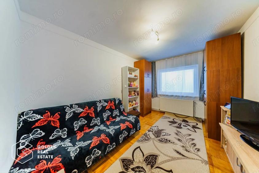 Apartament cu 5 camere decomandat în Micălaca