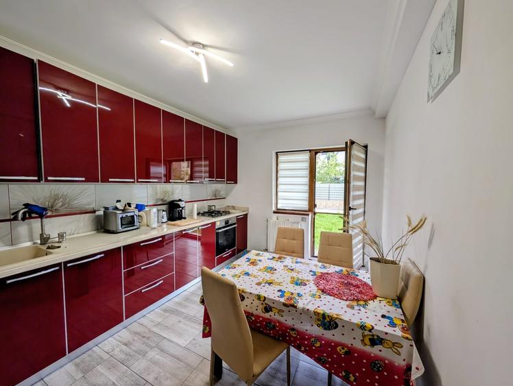 Duplex cu 4 camere cu Canalizare în Florești