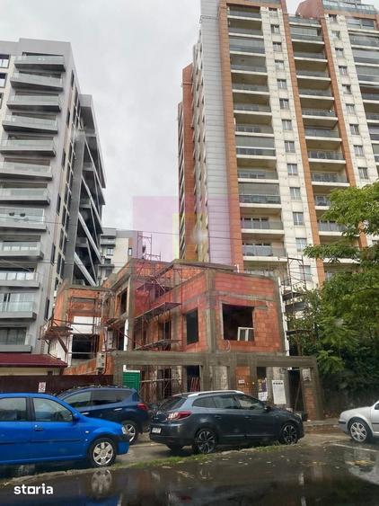 Casă cu 6 camere cu Teren 250 Mp în Decebal