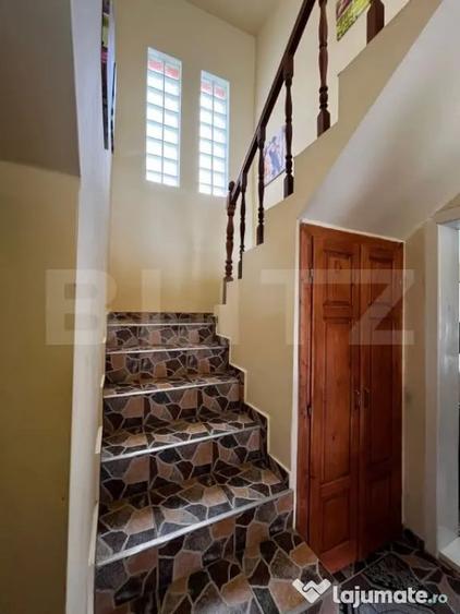 Casă cu 7 camere cu Teren 4200 Mp în Central