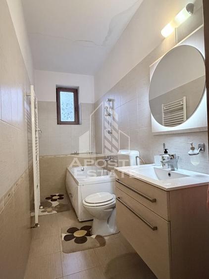 Casă individuală cu 6 camere cu Canalizare în Fratelia