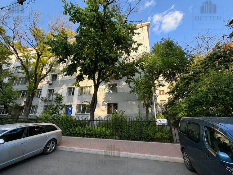 Apartament cu 3 camere semidecomandat în Titan