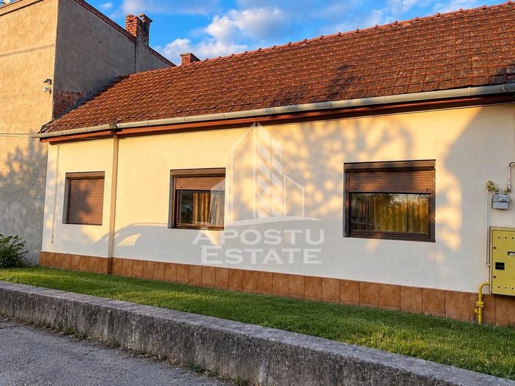 Casă individuală cu 3 camere cu Canalizare în Pârneava
