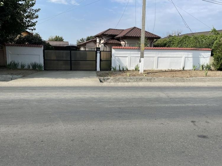 Casă cu 4 camere în Vărăști