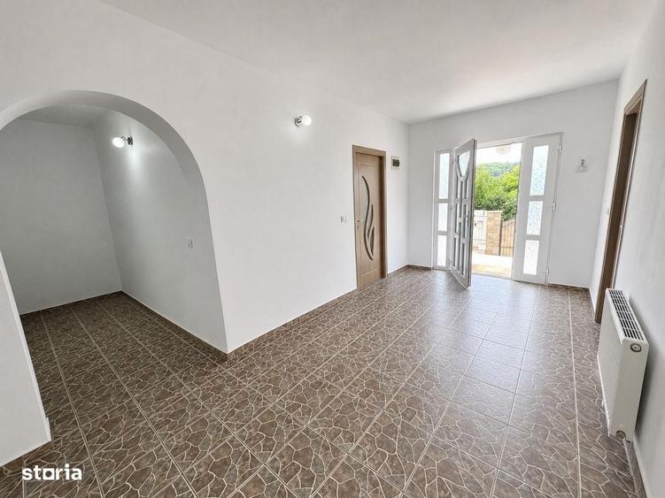 Casă cu 4 camere în Mărgineni