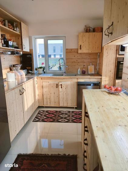 Casă cu 7 camere cu Teren 476 Mp în Corbeanca