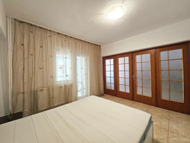 Apartament cu 3 camere decomandat, mobilat în Splaiul Unirii
