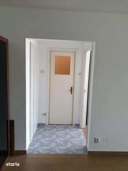 Apartament cu 2 camere semidecomandat în Grivița
