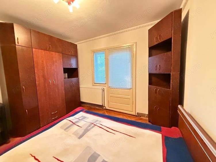 Apartament cu 3 camere decomandat în Girocului