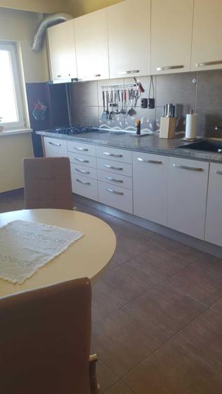Apartament cu 4 camere semidecomandat în Brâncoveanu