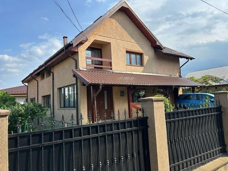 Casă cu 4 camere cu Teren 500 Mp în Central