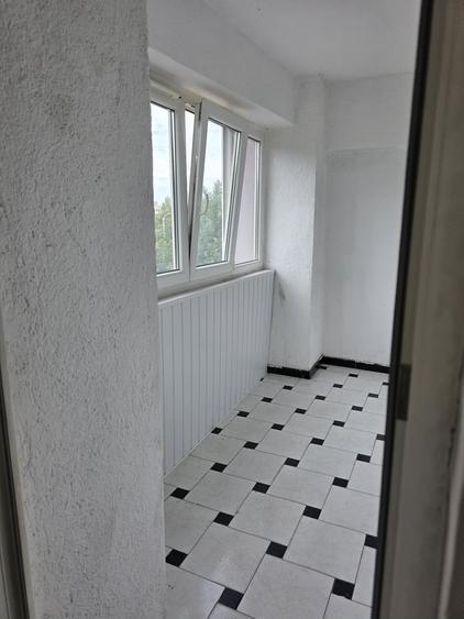 Apartament cu 3 camere decomandat în Costin Georgian