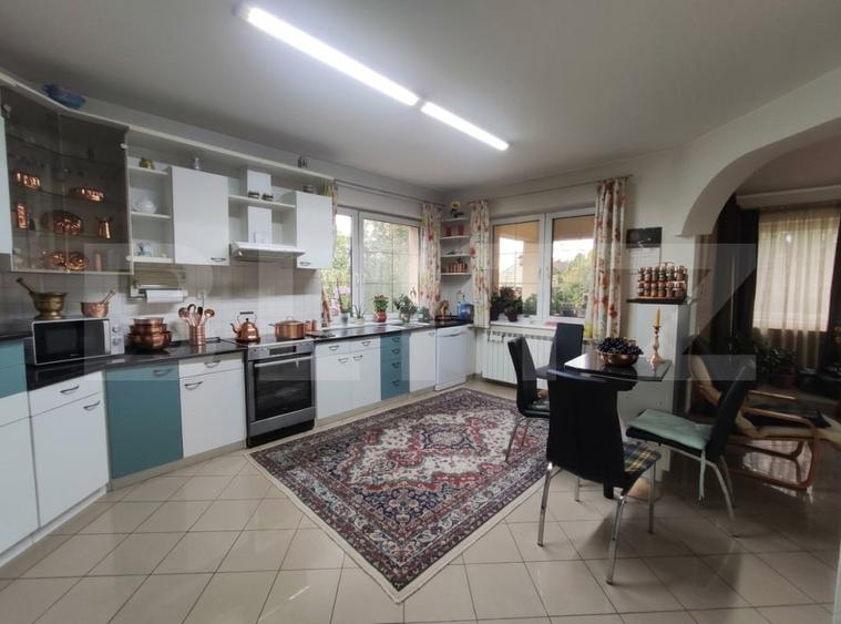 Casă individuală cu 8 camere cu Canalizare în Titulescu