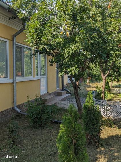 Casă cu 3 camere decomandat cu Teren 2000 Mp în Fărcașele